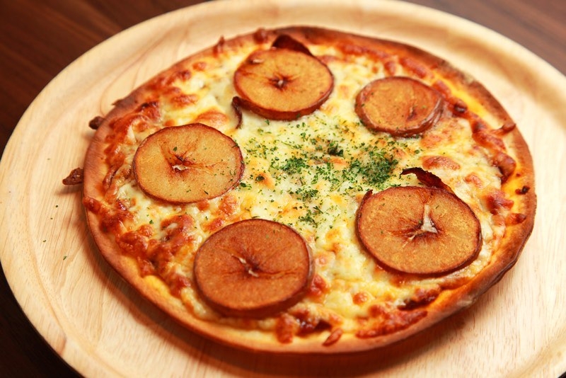今月のオススメ:ポテトとミートソースのピザ